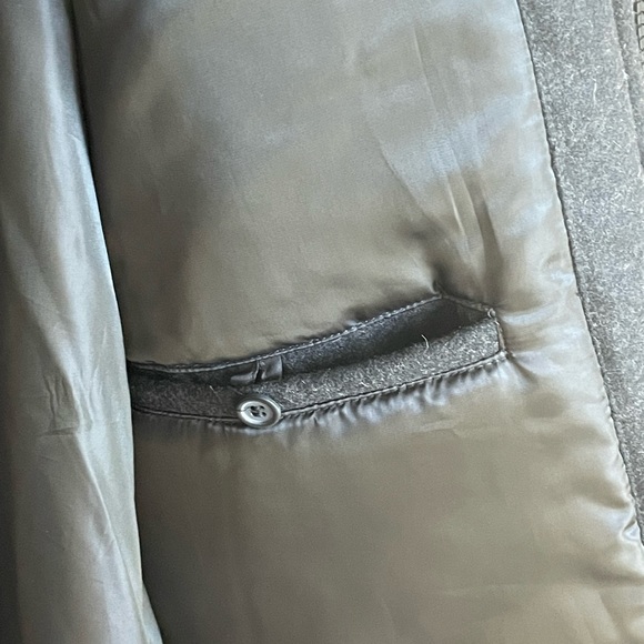 COOGI Heavy Wool Insulated Flight
Coat Jacket Size 2X
Black/Dk. Gray/ FLAW - Picture 9 of 12